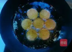 Illustration of how to make pumpkin sandwich cookies 12