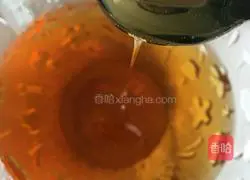 Illustration of how to make Wuren Cantonese mooncakes 1