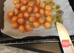 Cantonese egg yolk mooncake recipe 4