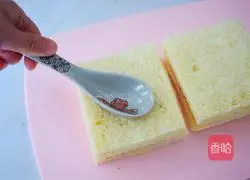 Illustration of how to make egg cheese toast 8