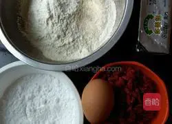 Illustration of how to make wolfberry biscuits 1