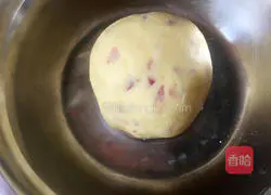 Man Illustration of how to make cranberry biscuits 6