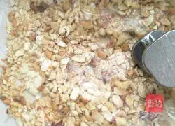 Illustration of how to make five-nut mooncake filling 5