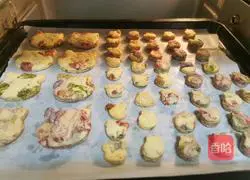 Illustration of how to make little cat cartoon cookies 15