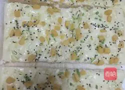 Illustration of how to make meat floss rolls 4