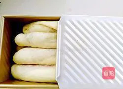 Illustration of how to make colorful striped toast 25