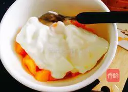 Illustration of how to pop mango yogurt toast 4