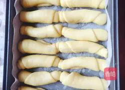 Illustration of how to make butter toast 8