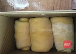 Illustration of how to make osmanthus and coconut toast 6