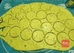 Illustration of how to make chive soda crackers 8