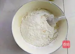 Illustration of how to make handmade three-color toast 2