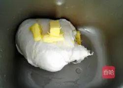 Illustration of how to make two-color toast 3