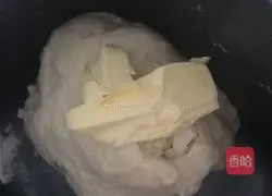 Illustration of how to make honey yogurt buns 3