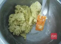 Illustration of how to make buttery milk biscuits 9