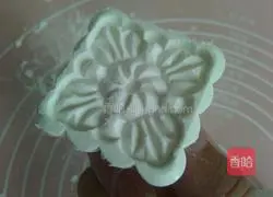 Illustration of how to make carrot snow-skin mooncakes 11