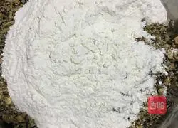 Illustration of how to make five-nut mooncake filling 4