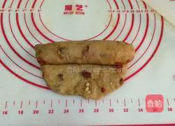 Illustration of how to make red date and wolfberry soft European buns 10