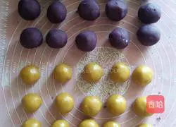 Illustration of how to make purple potato stuffed mooncakes 5