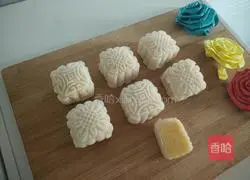 Illustration of how to make snow-skin mooncakes (custard filling) 13