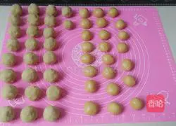 Illustration of how to make mung bean filling mooncakes 3