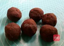 Illustration of how to make bean paste and double yolk mooncakes 7