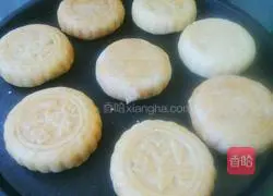 Illustration of how to make homemade mooncakes 12