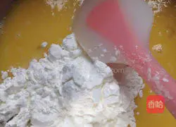 Illustration of how to make custard snowskin mooncakes 2