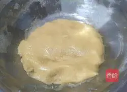 Illustration of how to make Cantonese egg yolk and bean paste mooncakes 4