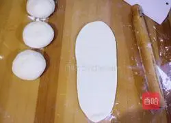 Illustration of how to make a bunny eat radish bread 7