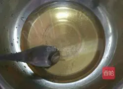 Illustration of how to make five-nut stuffed mooncakes 6