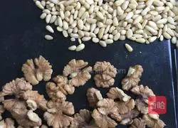 Cantonese style Illustration of how to make five-nut mooncakes 2