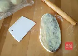 Illustration of how to make bean paste and crispy braided bread 7