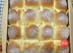 Illustration of how to make kitten squeeze buns 10