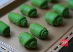 Illustration of how to make spinach sausage buns 15