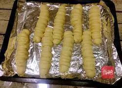 Illustration of how to make caterpillar bread 16