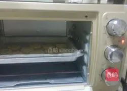 Illustration of how to make strawberry-flavored biscuits 8