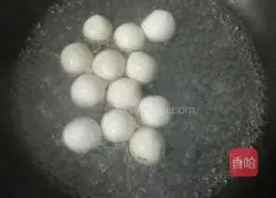 Illustration of how to make glutinous rice balls stuffed with moon cakes 7
