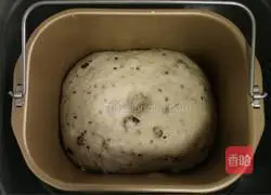 Illustration of how to make oatmeal and honey soft European buns 7