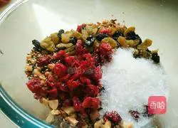 Illustration of making five-nut mooncakes 6