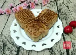 Illustration of how to make egg yolk Cantonese mooncakes 16