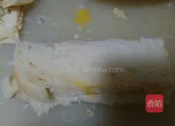 Illustration of how to make shrimp cheese toast rolls 5