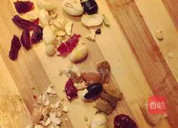 Illustration of how to make banana and purple sweet potato toast matcha rolls 5