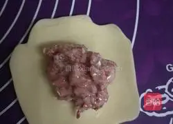 Illustration of how to make rose mooncakes 10