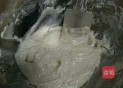 Illustration of how to make snow-skin mooncakes with milky egg yolk filling 4