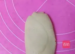 Illustration of how to make crispy bean paste and egg yolk mooncakes 6