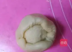 Illustration of how to make crispy bean paste and egg yolk mooncakes 3