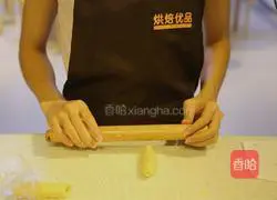 Illustration of how to make different golden mooncakes 13