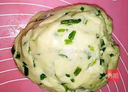 Illustration of how to make chive biscuits 6