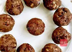 Illustration of how to make pumpkin and bean paste mooncakes 2