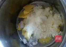 Illustration of how to make egg yolk cookies 2